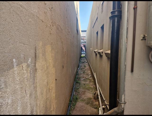 356M² BUILDING FOR SALE IN SPRINGS CENTRAL